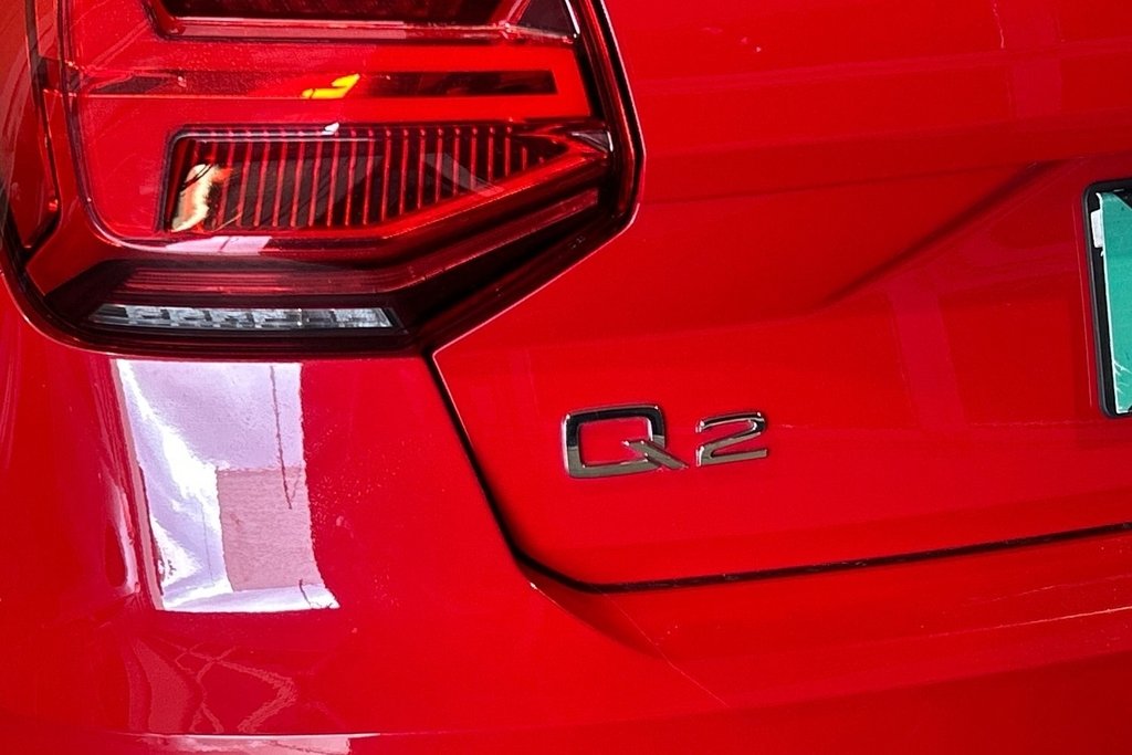 Audi Q2 Sport Black #20