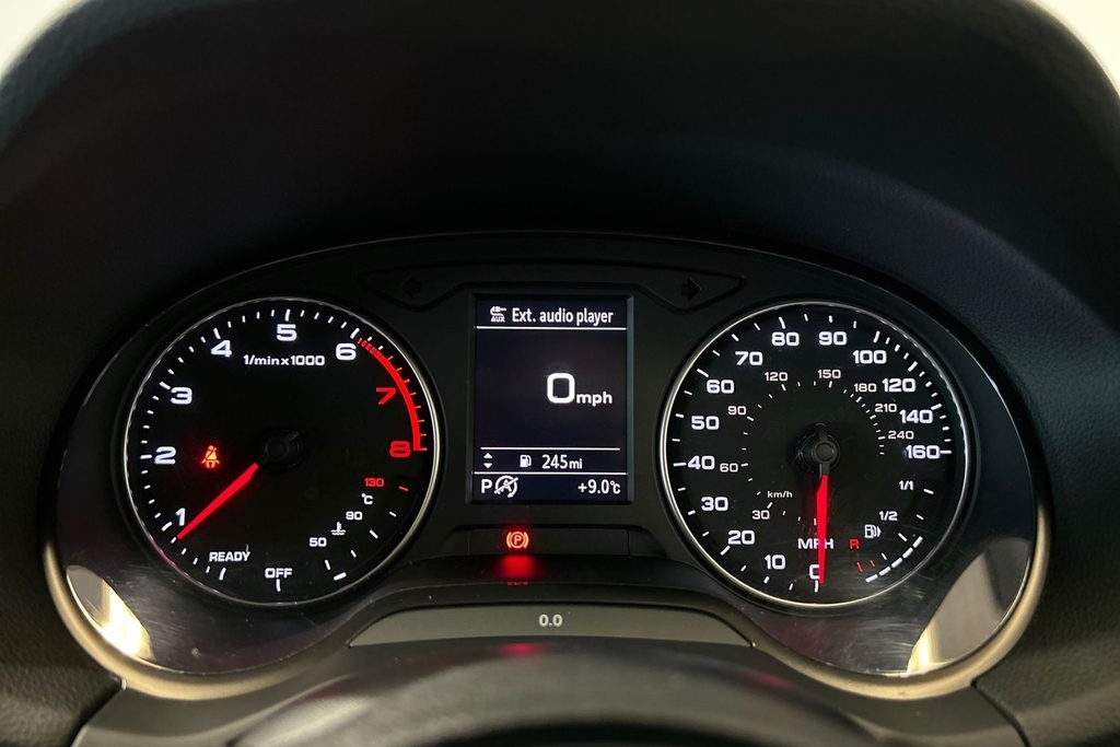 Audi Q2 Sport Black #15
