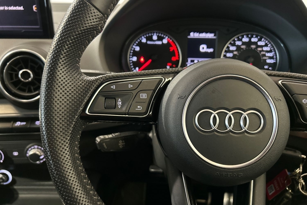 Audi Q2 Sport Black #14