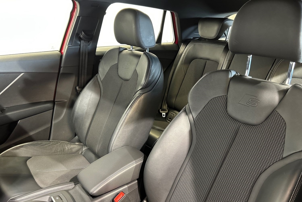 Audi Q2 Sport Black #16