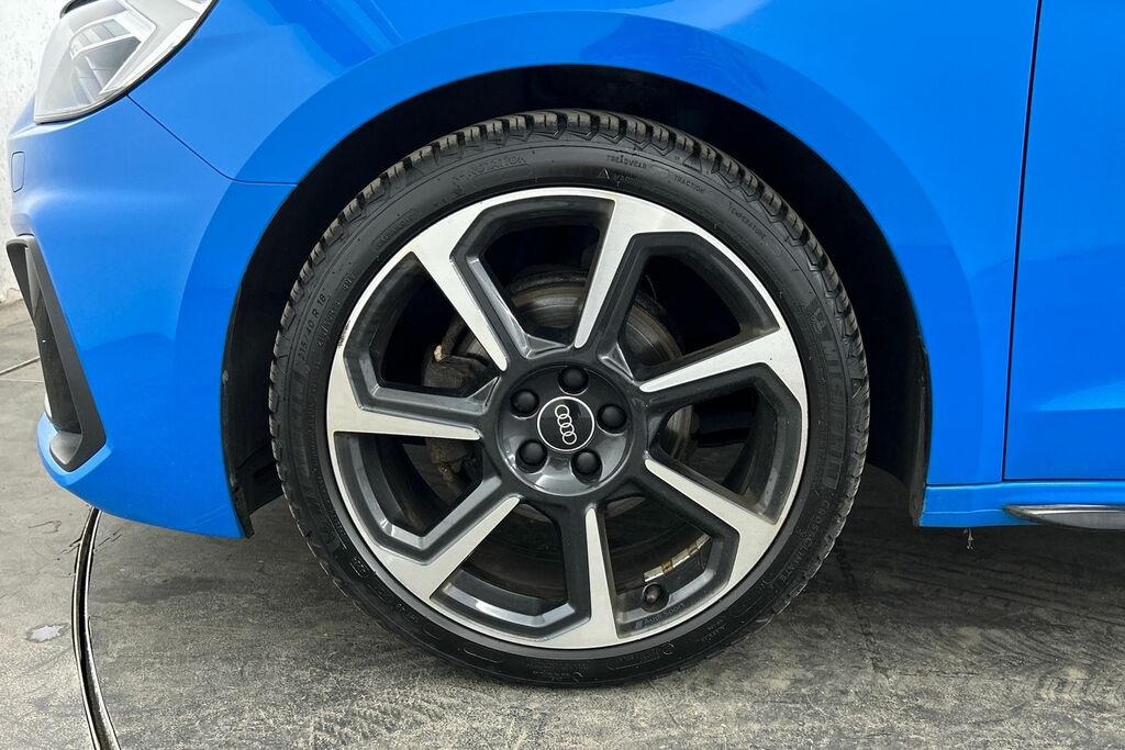 Audi A1 30 Tfsi 110 Black Edition SV22NVC Blue #5