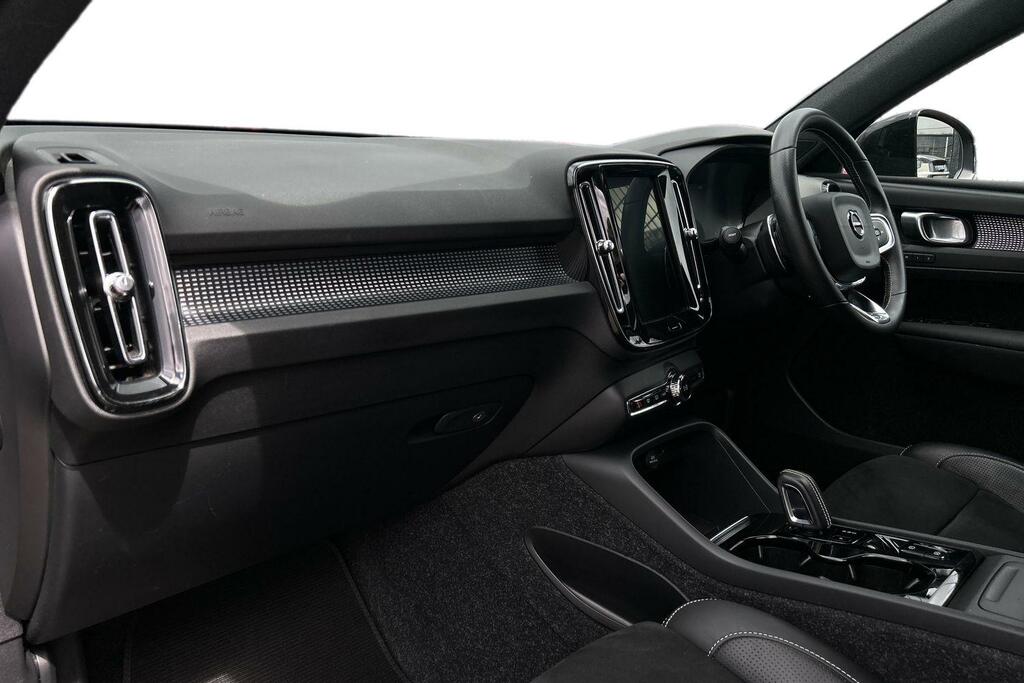 Volvo XC40 T4 Awd R-design Pro SP20KZH Black #2