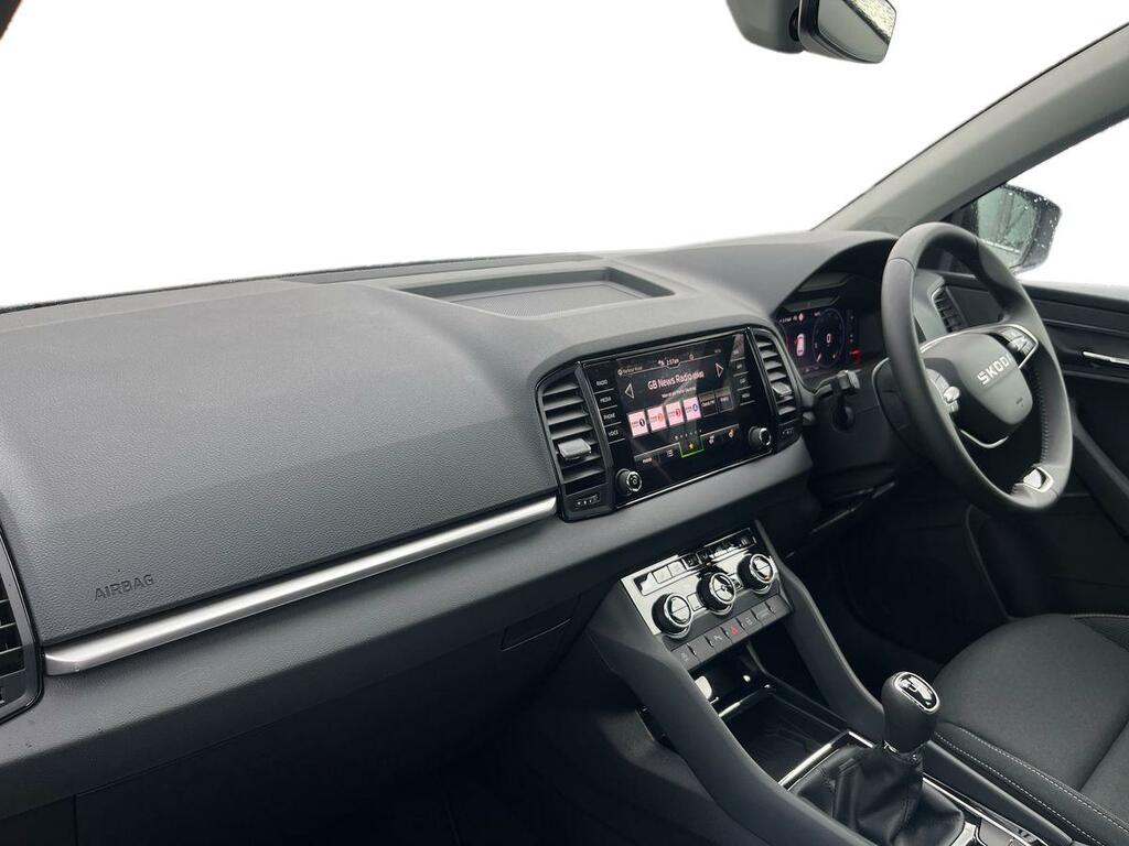 Skoda Karoq 1.5 Tsi 150Ps Se Edition Black #2