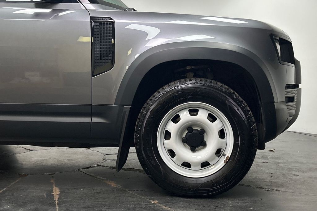 Land Rover Defender 90 D250 Hse White #8