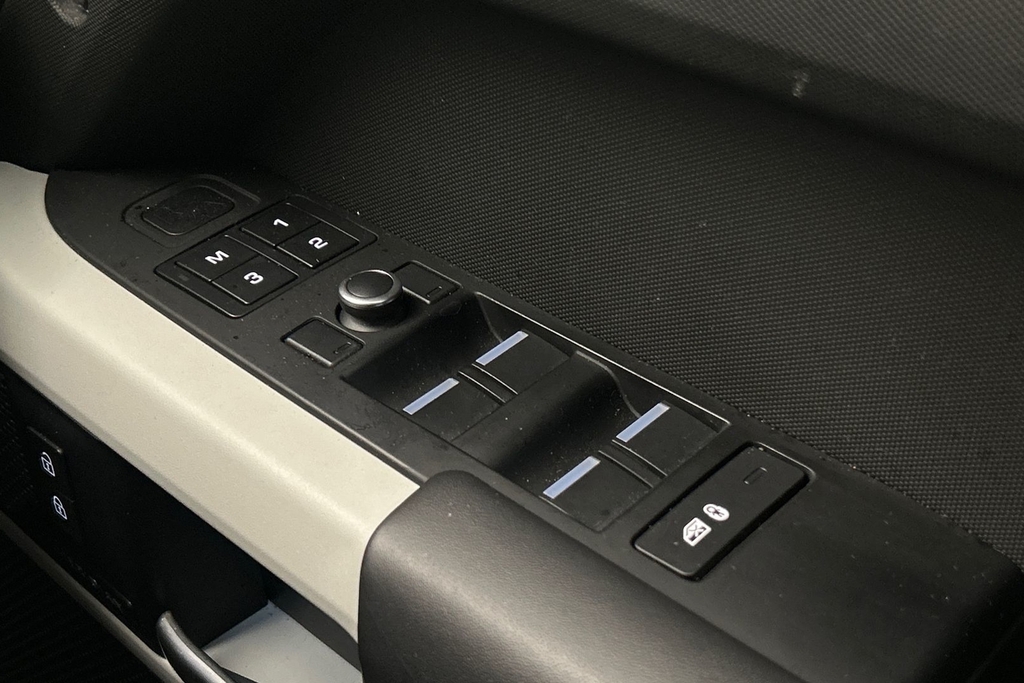 Land Rover Defender 110 2.0 D240 Se 110 7 Seat Blue #30