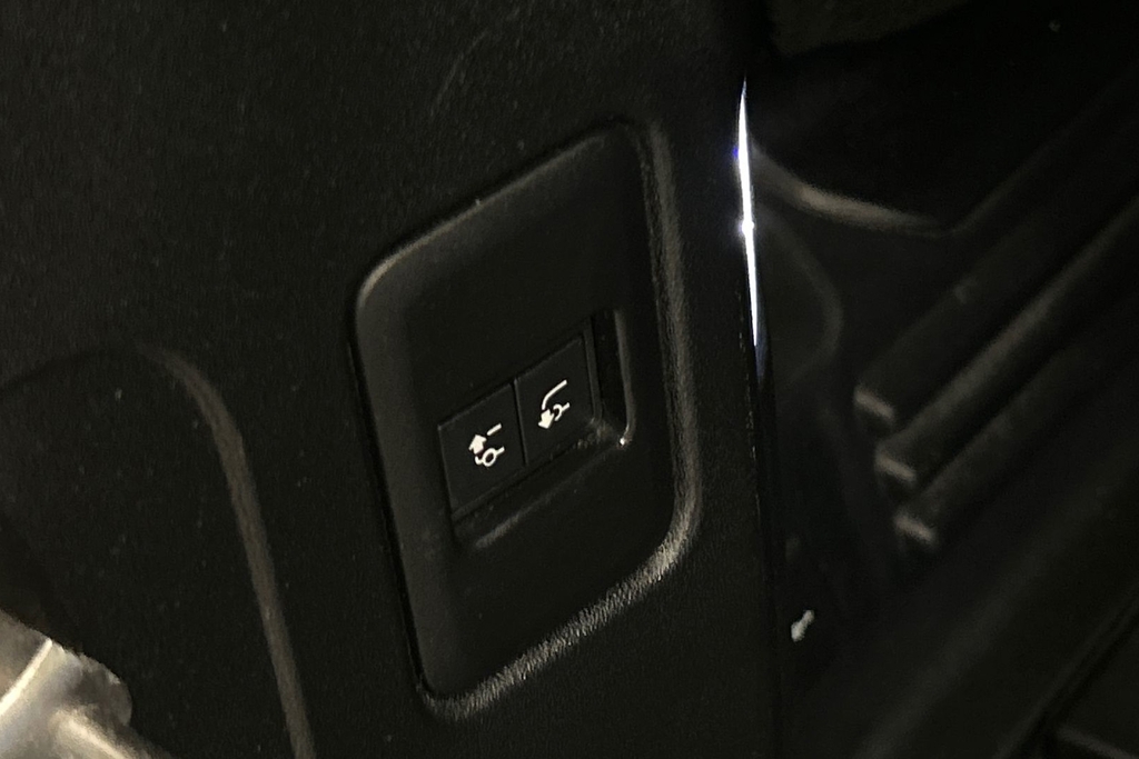 Land Rover Defender 110 2.0 D240 Se 110 7 Seat Blue #26