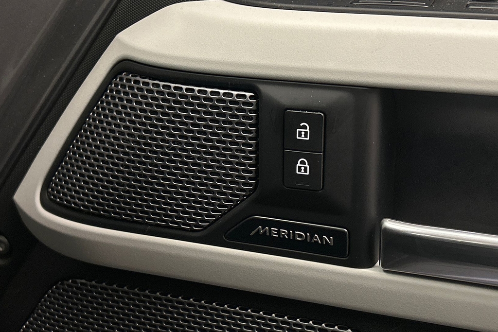 Land Rover Defender 110 2.0 D240 Se 110 7 Seat Blue #25