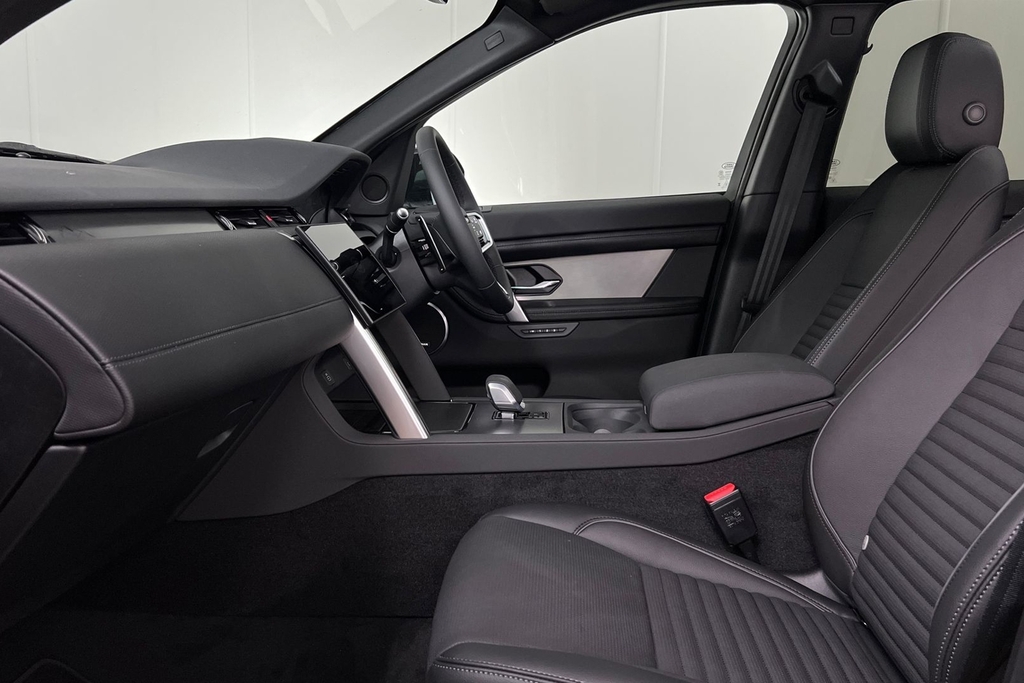 Land Rover Discovery Sport D200 Landmark Black #3