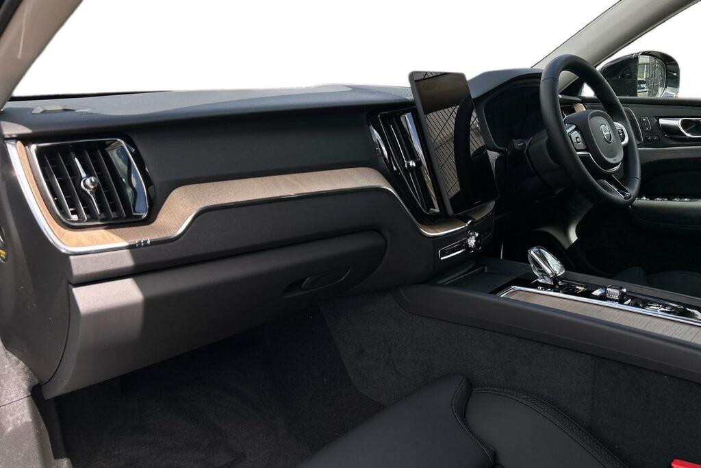 Volvo XC60 2.0 B5p Plus Dark Awd Geartronic Grey #2