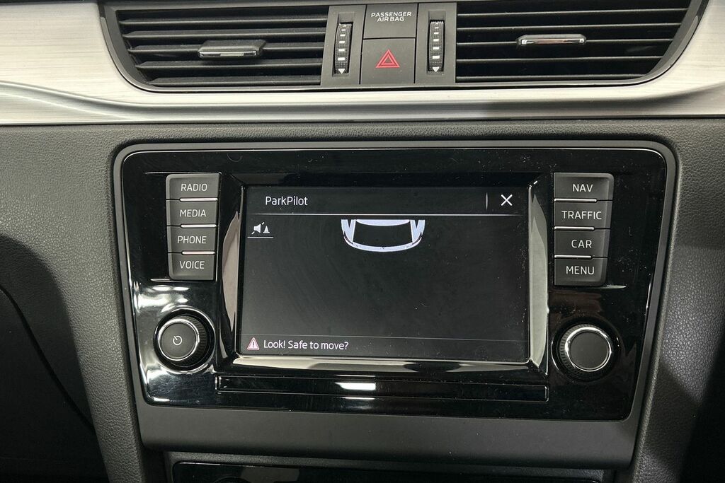 Skoda Rapid Spaceback Spaceback Se Sport Tsi Red #24