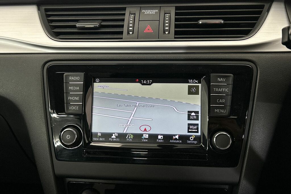 Skoda Rapid Spaceback Spaceback Se Sport Tsi Red #23