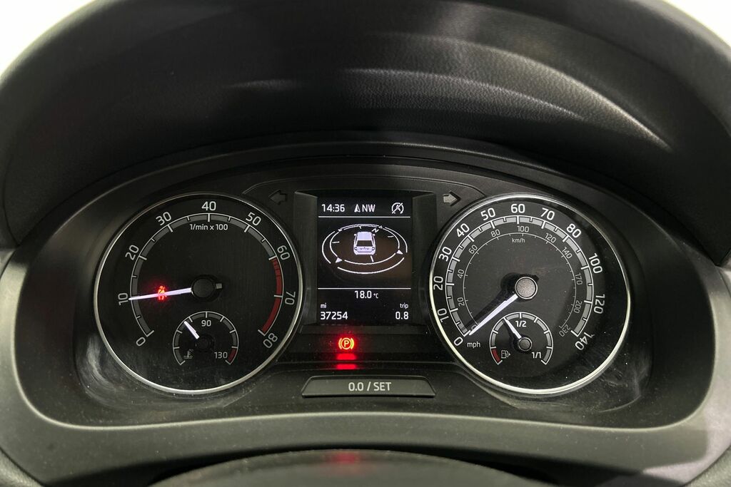 Skoda Rapid Spaceback Spaceback Se Sport Tsi Red #15