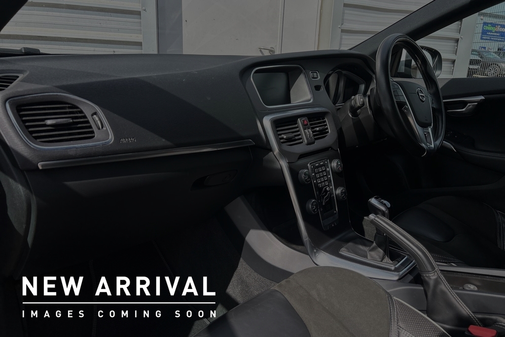 Volvo V40 T3 R-design Black #2