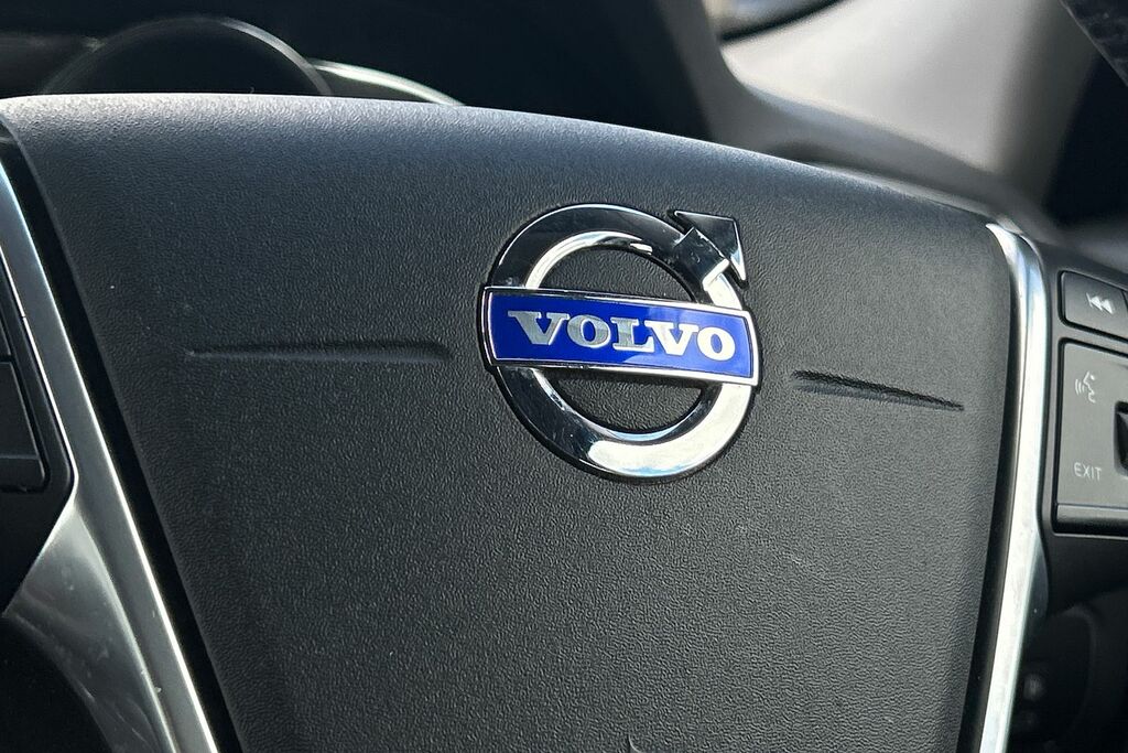 Volvo XC70 D5 Se Lux Nav Winter Pack Red #26