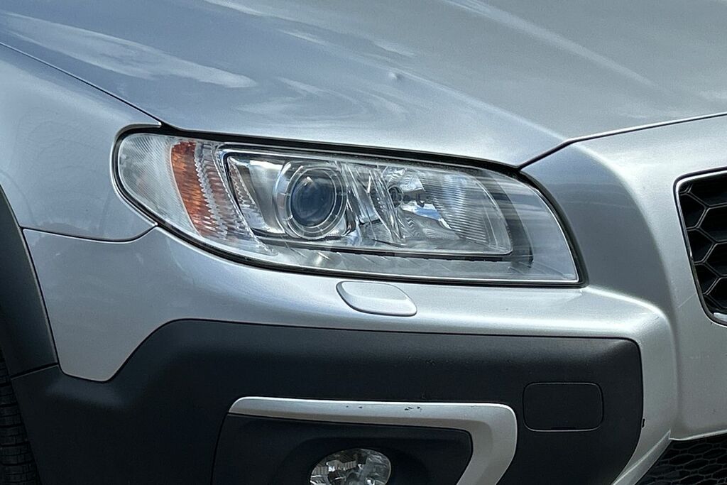 Volvo XC70 D5 Se Lux Nav Winter Pack Red #18