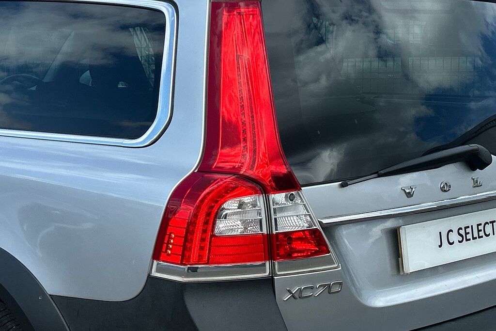 Volvo XC70 D5 Se Lux Nav Winter Pack Red #20