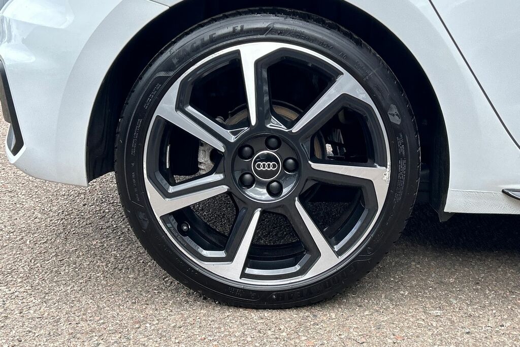 Audi A1 Black Edition 30 Tfsi 110 Ps 6-Speed ST72YPN White #5