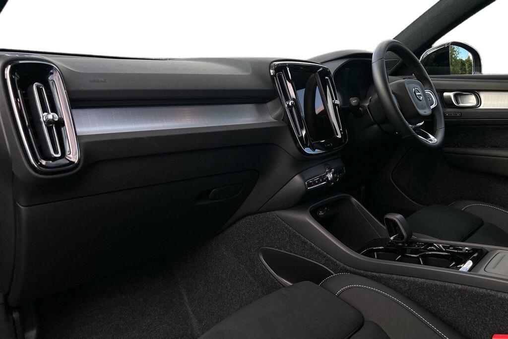 Volvo XC40 2.0 B3p Plus Black Edition Black #2