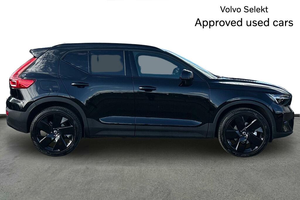 Volvo XC40 2.0 B3p Plus Black Edition Black #4