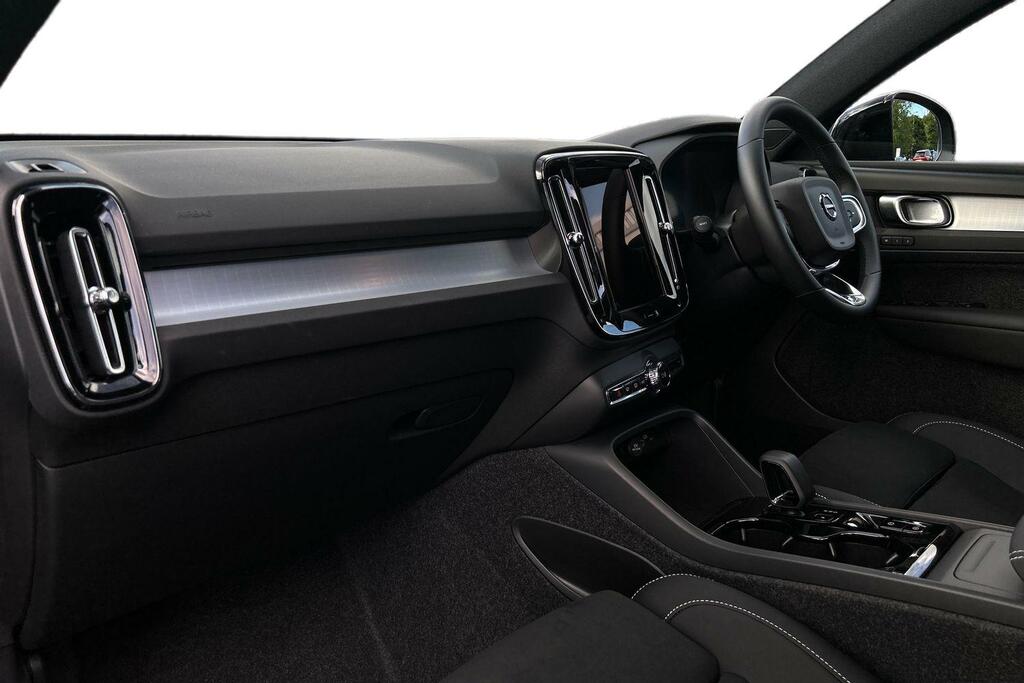 Volvo XC40 2.0 B3p Plus Black Edition Black #2