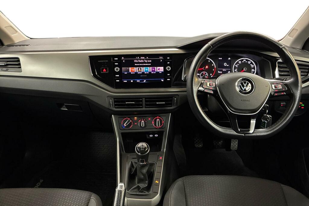 Volkswagen Polo Active White #10