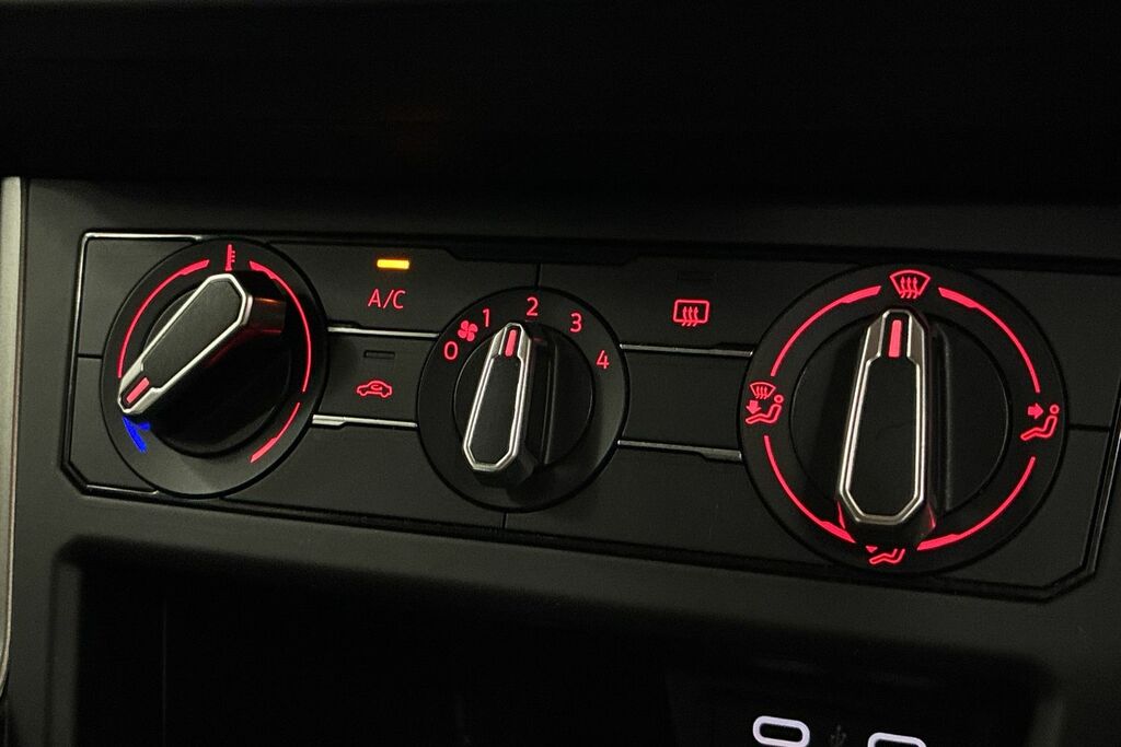Volkswagen Polo Active White #17