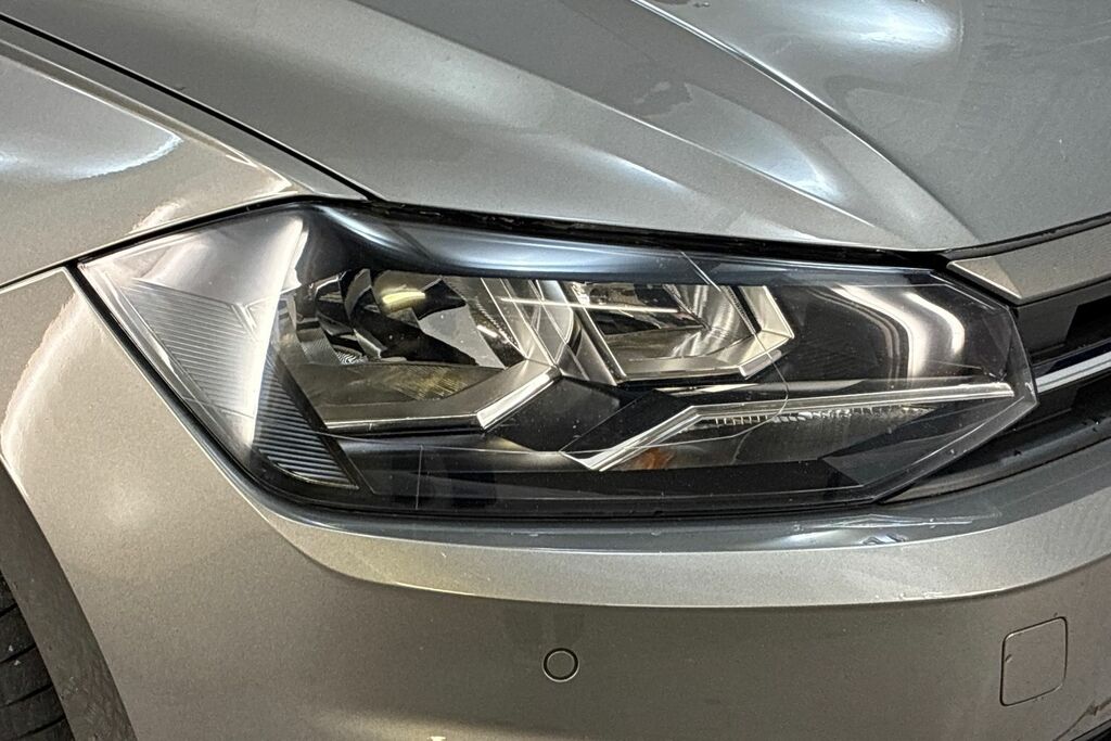Volkswagen Polo Active White #18