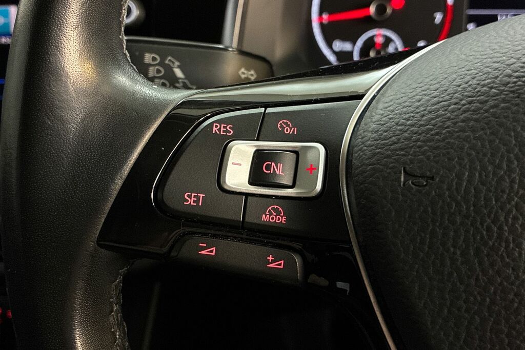 Volkswagen Polo Active White #14