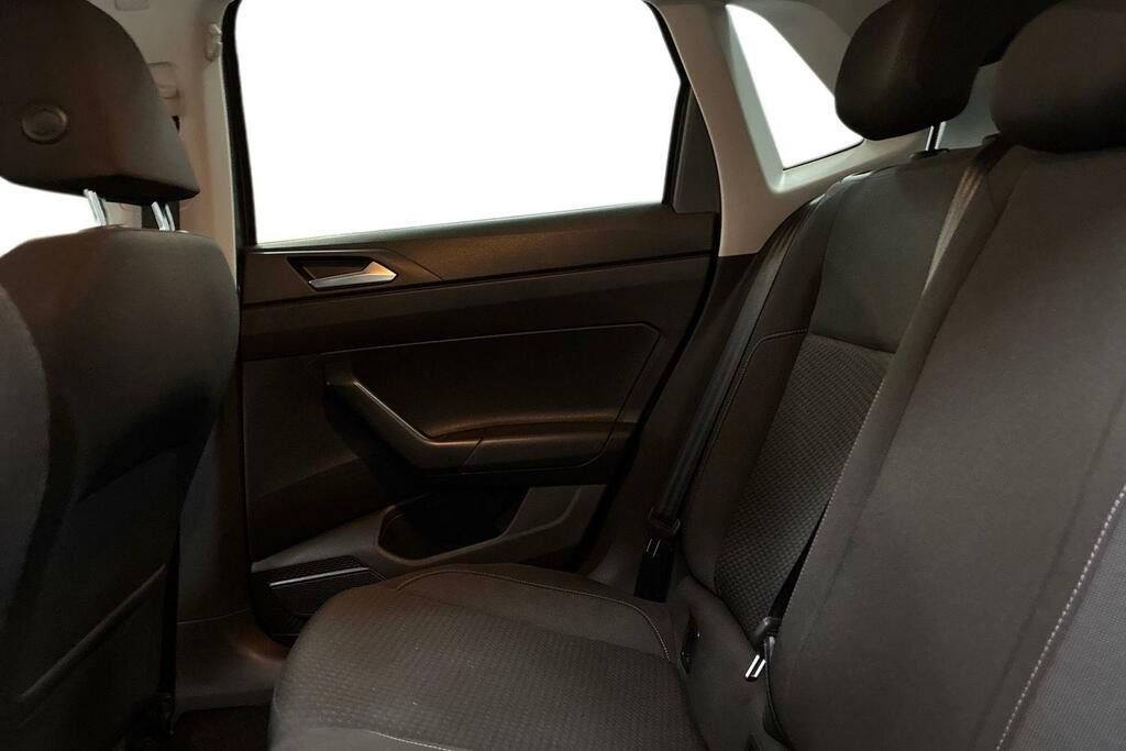 Volkswagen Polo Active White #9