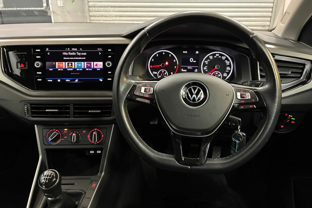 Volkswagen Polo Active White #13