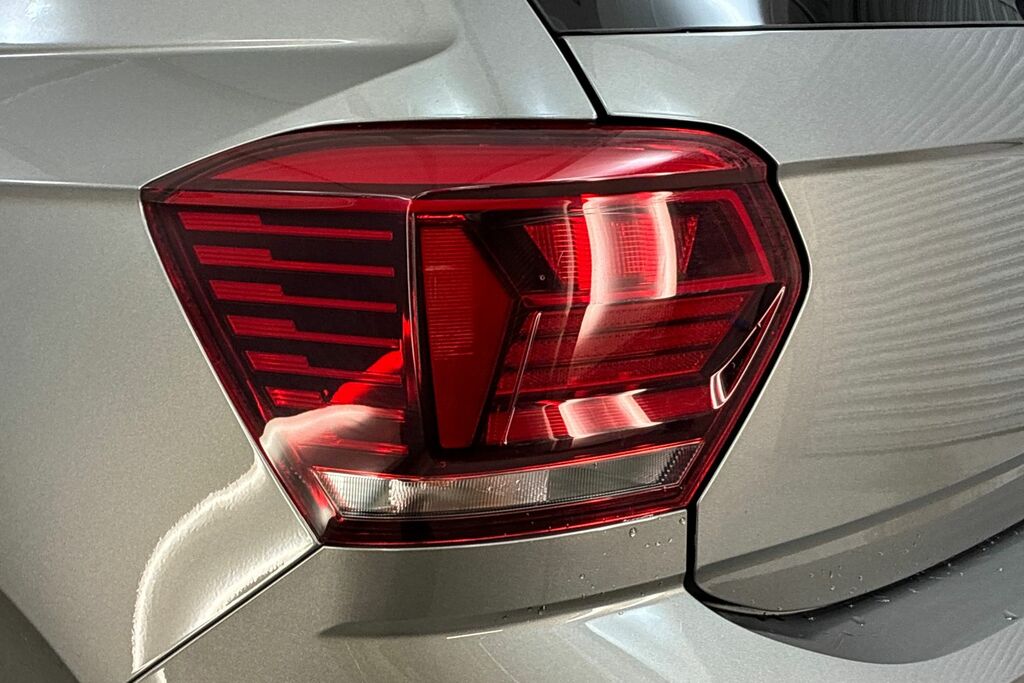 Volkswagen Polo Active White #19