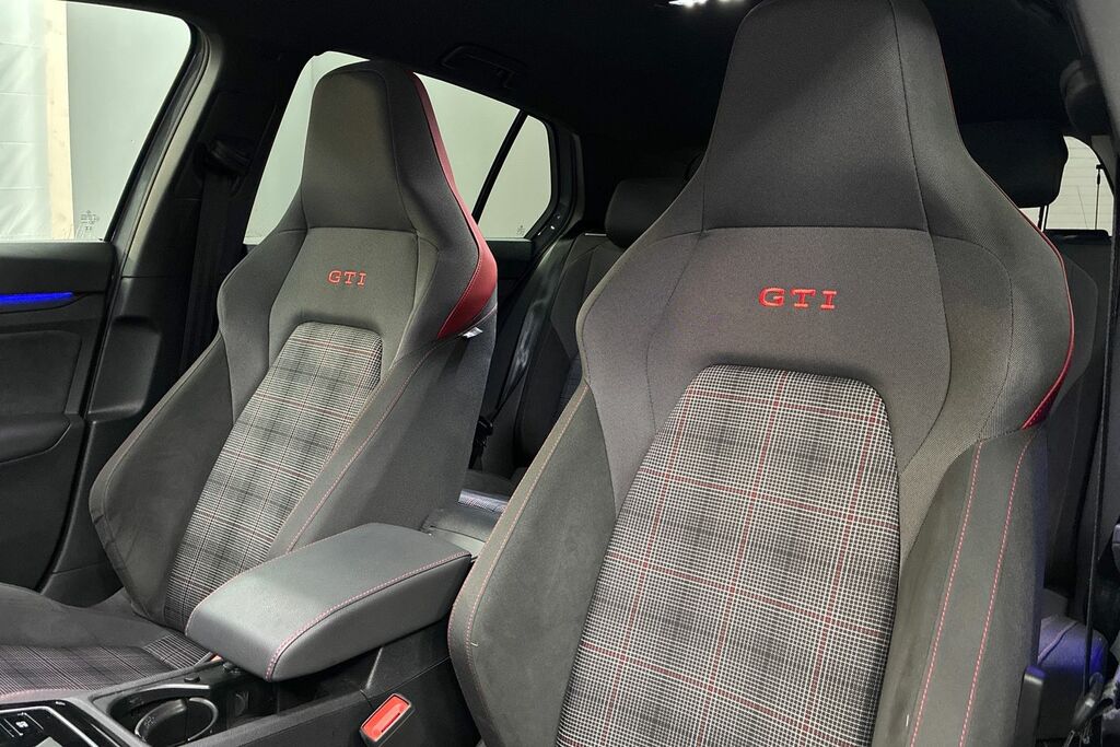 Volkswagen Golf Life Black #16