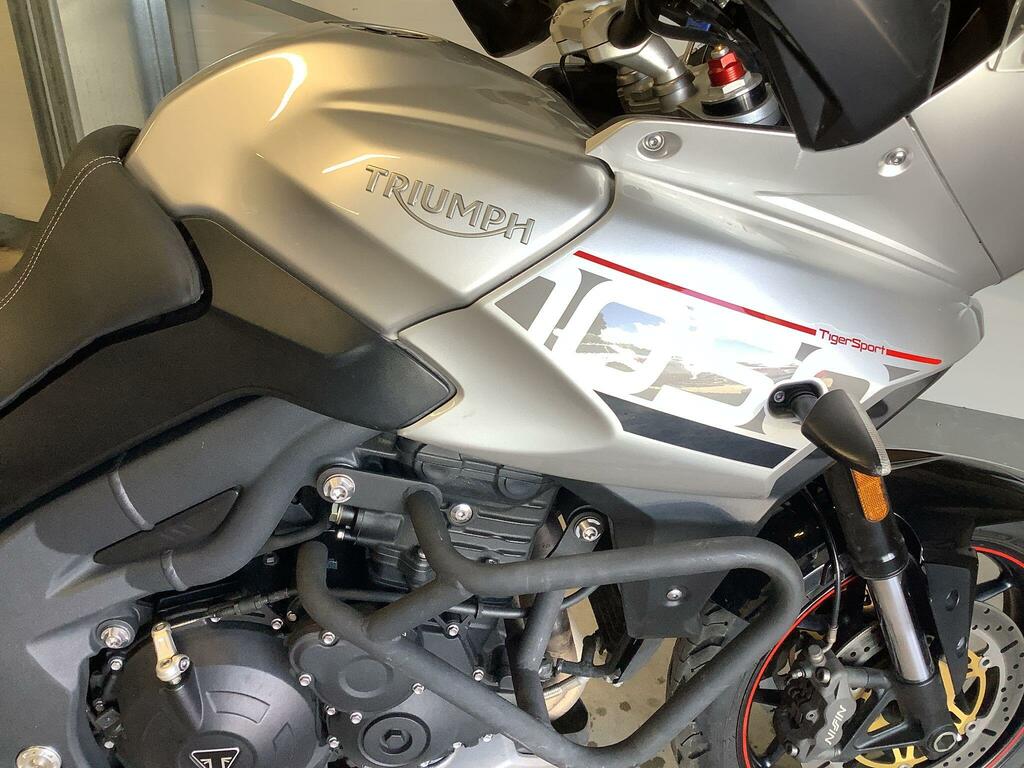 Triumph  Triple 765 Rs Silver #4