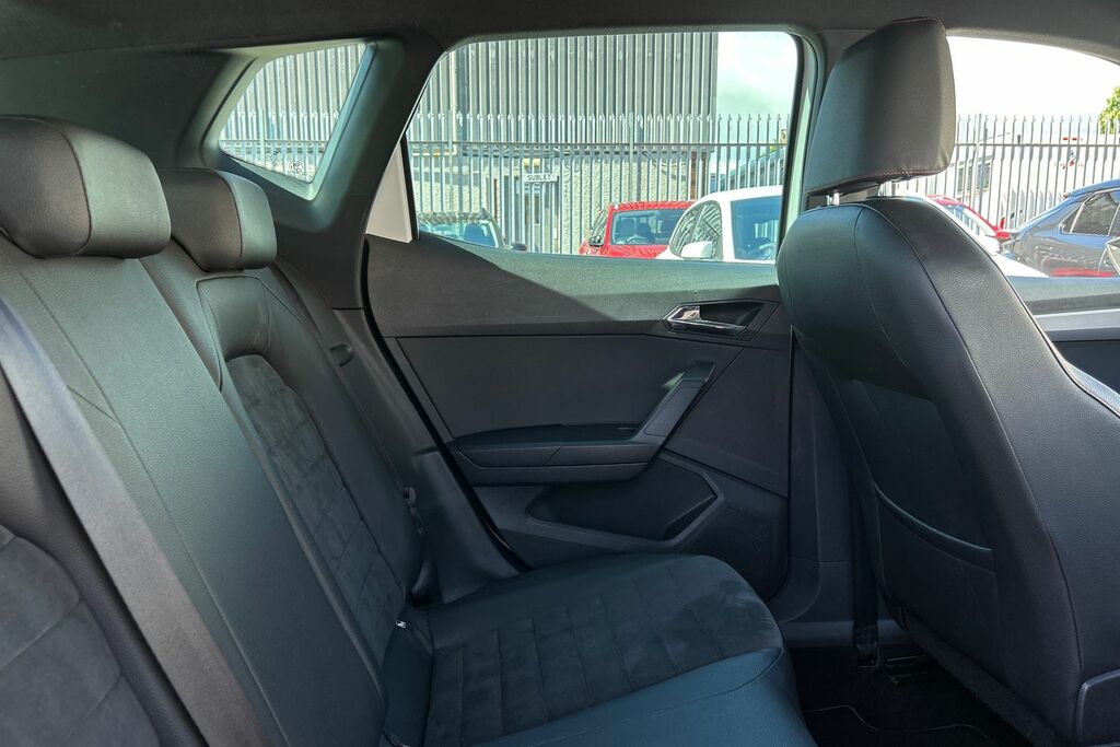 Seat Arona Xcellence Lux White #17