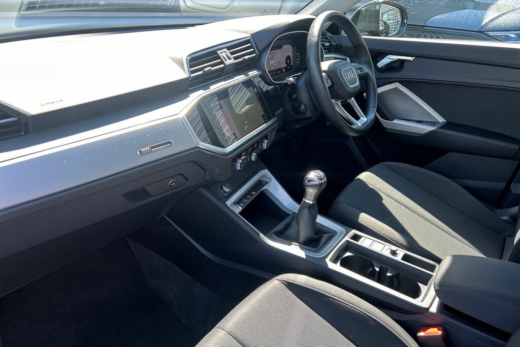 Audi Q3 1.5L S Line Black #2