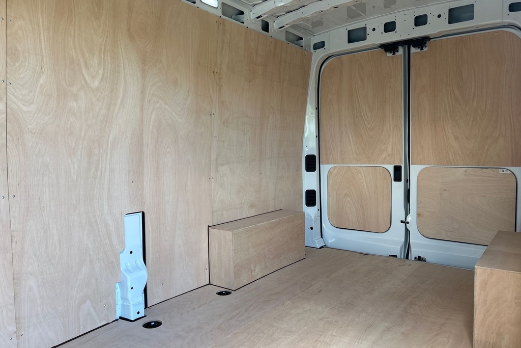 Maxus Deliver 9 Diesel Silver #16