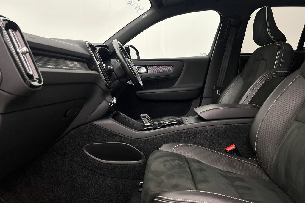Volvo XC40 2.0 D3 R-design 148 Bhp Black #22