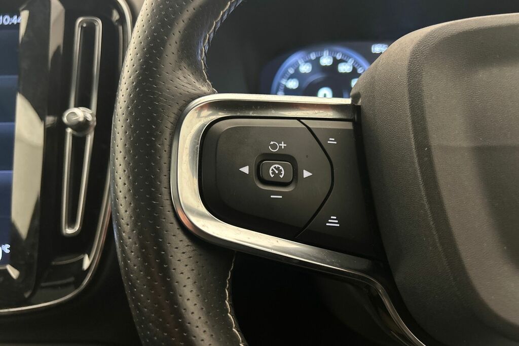 Volvo XC40 2.0 D3 R-design 148 Bhp Black #11
