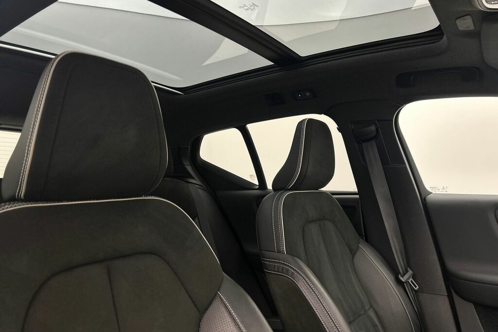 Volvo XC40 2.0 D3 R-design 148 Bhp Black #31