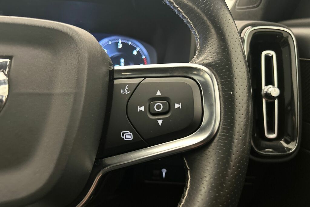 Volvo XC40 2.0 D3 R-design 148 Bhp Black #12