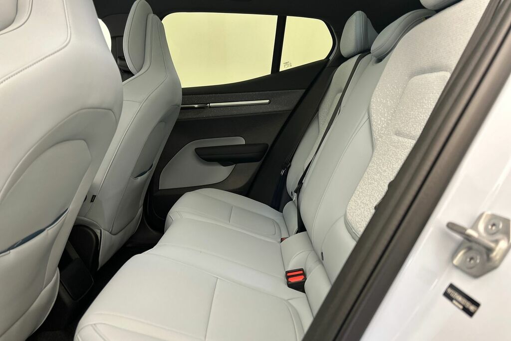 Volvo EX30 Ultra, Twin Motor Performance, Blue #17