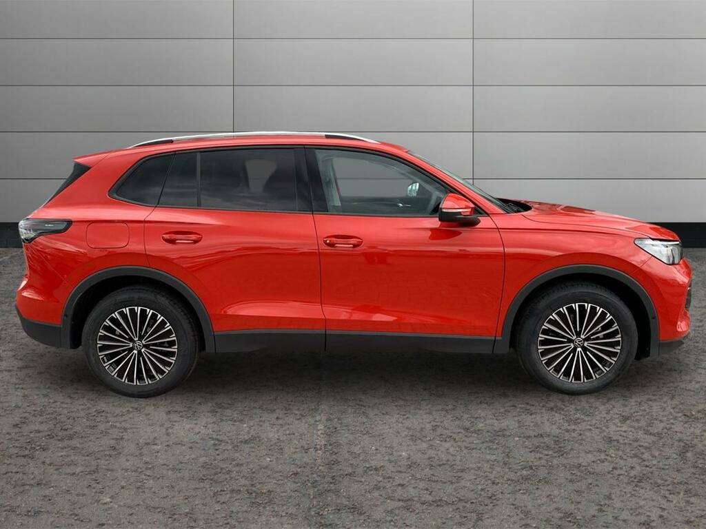 Volkswagen Tiguan 1.5 Etsi 150 Match Dsg Red #4