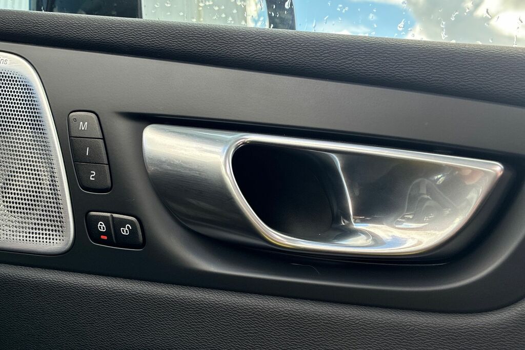 Volvo XC60 B5 P Awd Ultimate Dark Blue #26