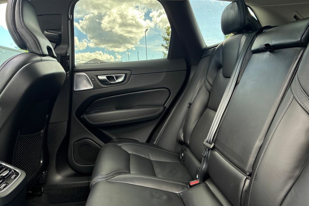Volvo XC60 B5 P Awd Ultimate Dark Blue #17