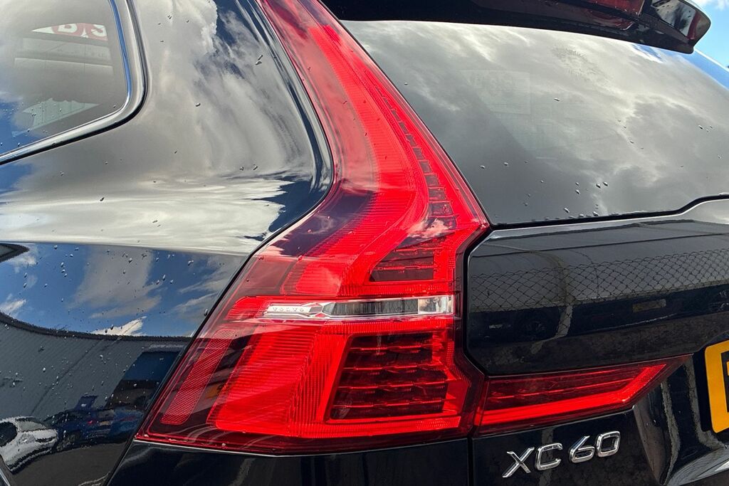 Volvo XC60 B5 P Awd Ultimate Dark Blue #20