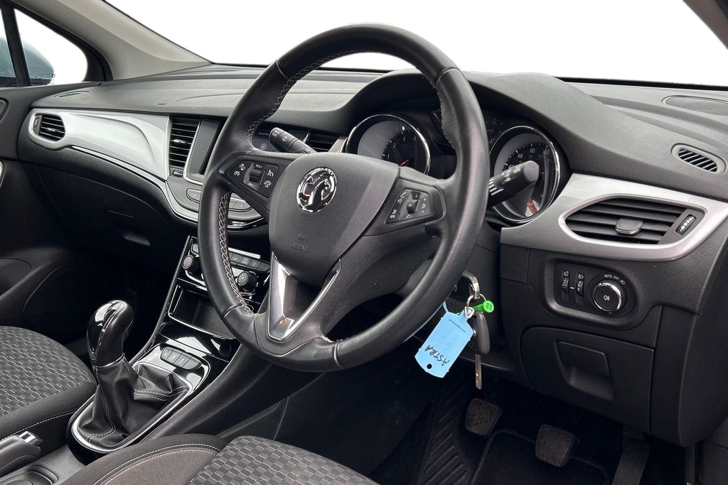 Vauxhall Astra Hatchback Black #7