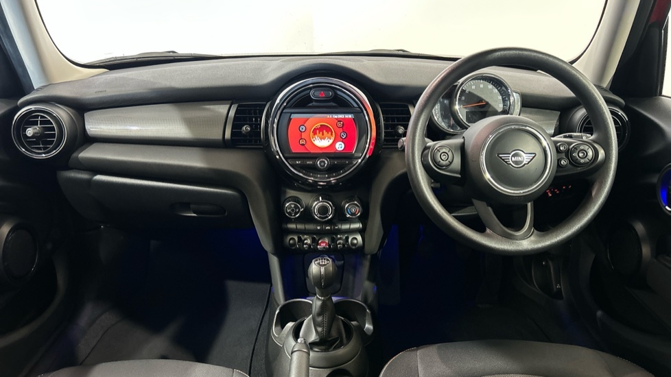 Mini Hatch 5-Door Cooper Classic SV70KUF Red #4