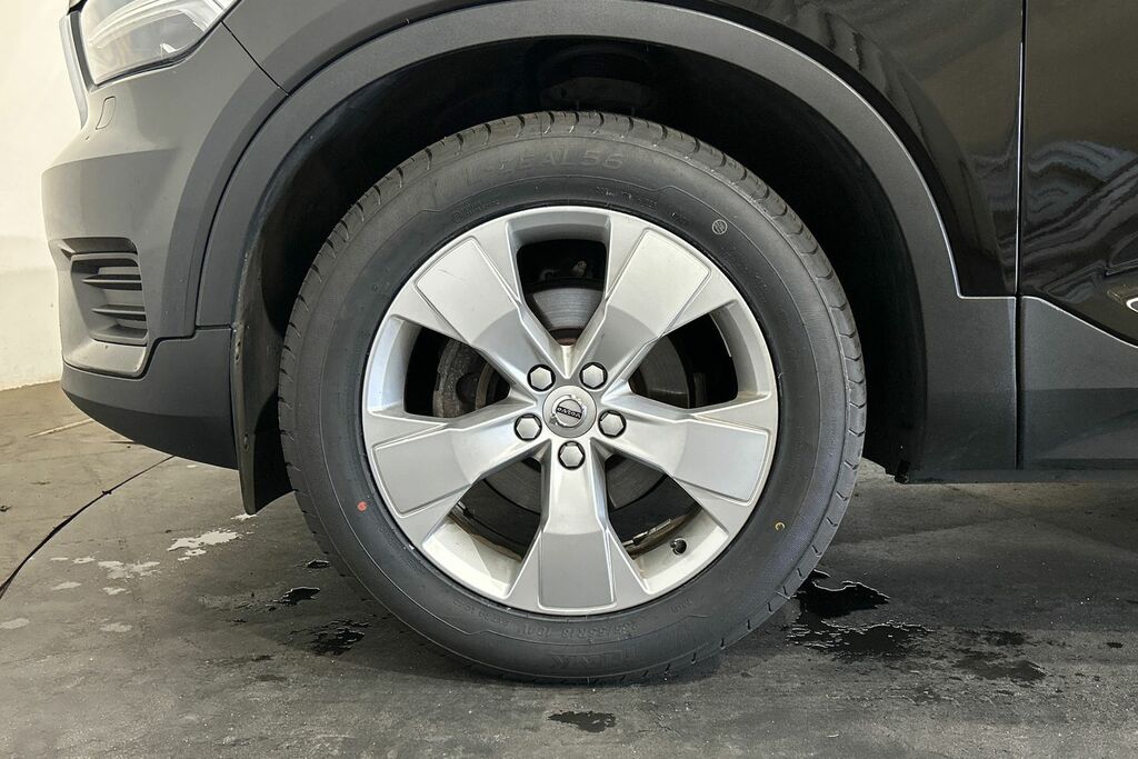 Volvo XC40 1.5 T3 163 Momentum Geartronic Black #5