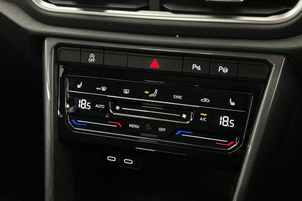 Volkswagen T-Roc Active Black #17