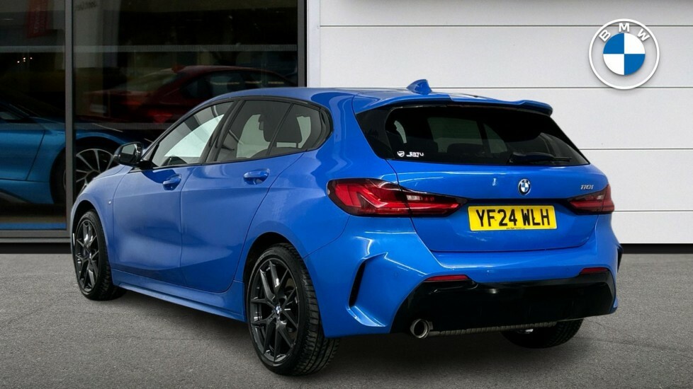 BMW 1 Series Hatchback Black #2
